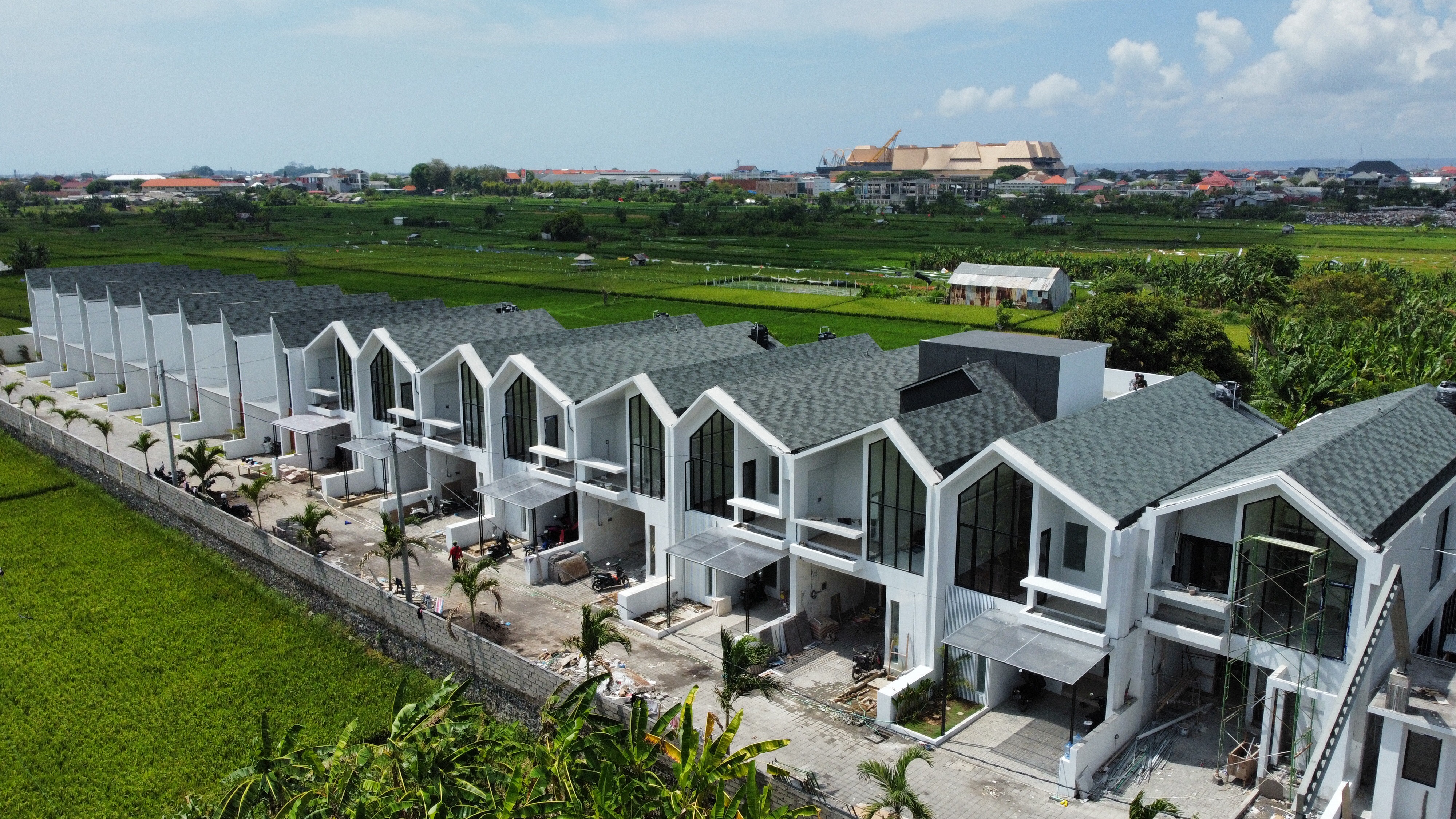 Custom Cat & Finishing Artistik Bali – Sofia Wood Finishing